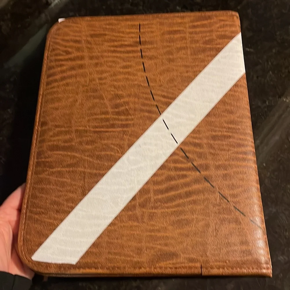 Bundle of two notebooks.